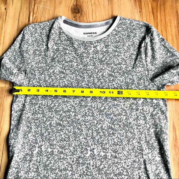 NEW EXPRESS Camo T Shirt Small Gray Crewneck UNISEX Woman’s NWOT - Picture 7 of 15